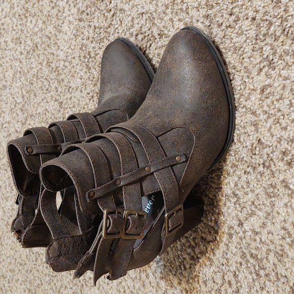 Forever 21 Shoes - Size 7 brown booties